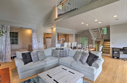 East Walnut HIlls Ski Chalet | 3-Bedroom Chalet with Fantastic River View