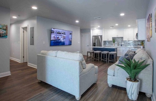 Metairie Condo | 3 Bedroom Condo 15 min to Downtown New Orleans