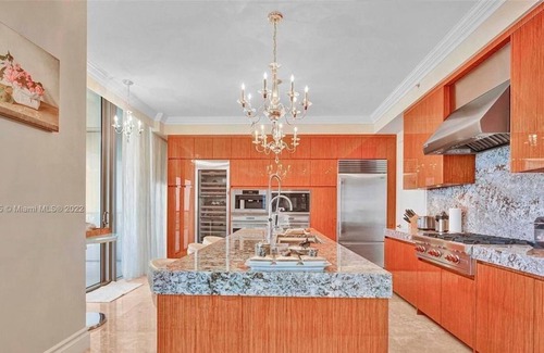 Bal Harbour Condo | 3 Bedroom Condo 440589 by Houzlet