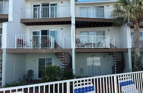 Indian Shores Condo | 3-bedroom condo in terrific Indian Shores beach sleeps 8. 30day minimum.