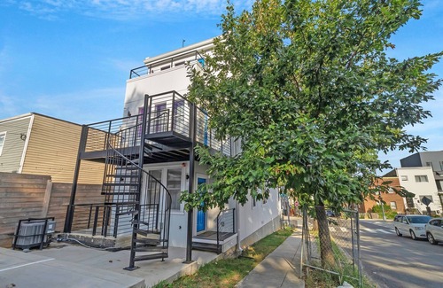 Trinidad Condo | 3-bedroom condo in charming Washington with AC, WiFi. Relax and enjoy