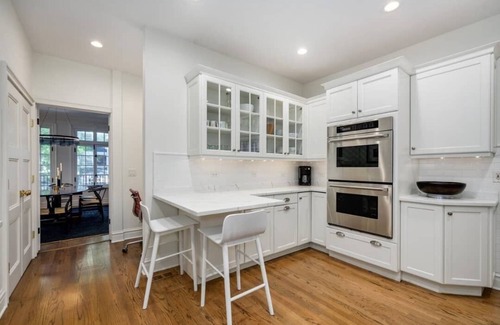 Gold Coast Condo | 3-bedroom condo in cool Chicago with WiFi, AC