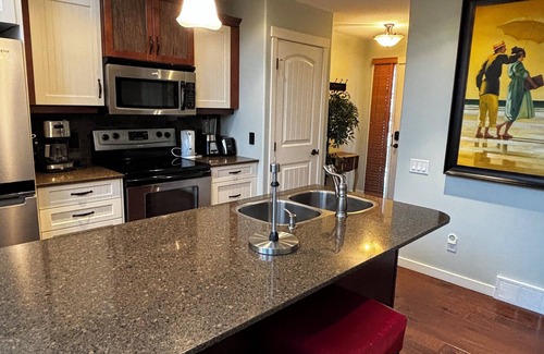 Central Okanagan House | 3 Bedroom Cottage at La Casa with Stunning Lake Okanagan Views!