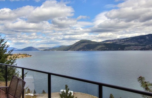 Central Okanagan House | 3 Bedroom Cottage at La Casa with Stunning Lake Okanagan Views!