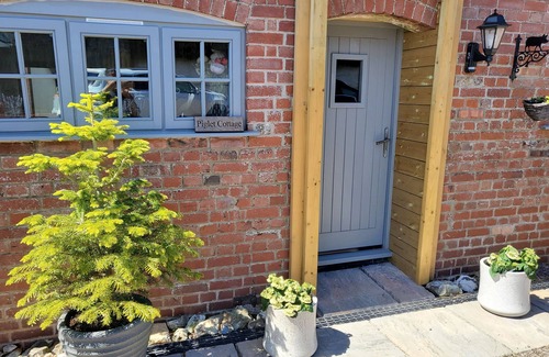Honiton Cottage | 3 Bedroom Cottage - Hot Tub, Garden, Parking