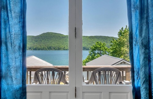 Cooperstown - Otsego Lake Cottage | 3 Bedroom Cottage that sleeps 10 minutes from Cooperstown on Otsego Lake