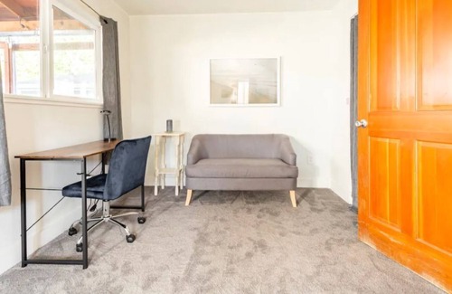 Lincoln Beach House | 3-bedroom cottage w/ hot tub, 5 min walk to beach!