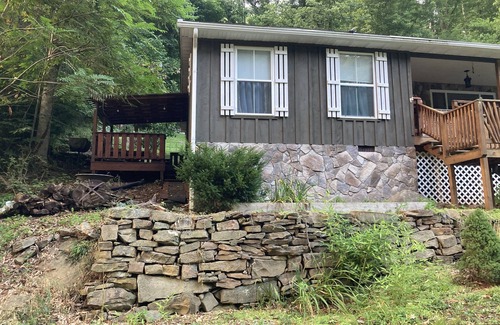 Prince Cottage | 3 Bedroom Cottage with riverfront in New River Gorge