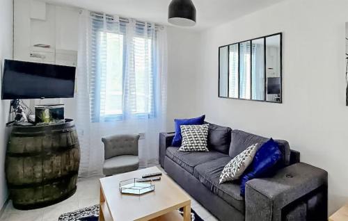 Saint-Gaultier House | 3 Bedroom Cozy Home In Saint-Gaultier