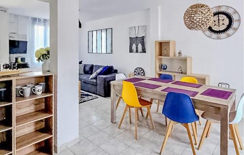 Saint-Gaultier House | 3 Bedroom Cozy Home In Saint-Gaultier