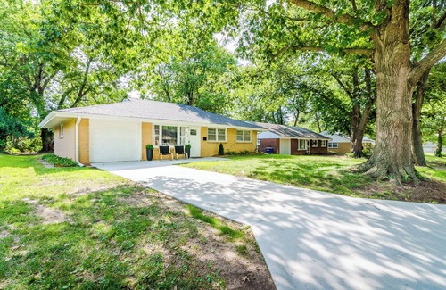 Manhattan House | 3 bedroom cozy house located footsteps away from KSU’s sporting events!