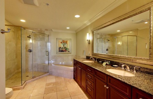 Destin Resort | 3 Bedroom Deluxe, Pool View on Destin Beach, Wyndham Emerald Grande!