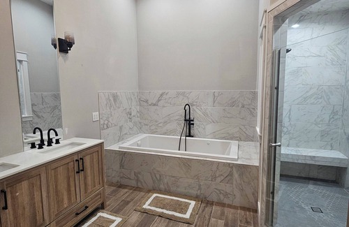 Interlochen House | 3-bedroom dog friendly house in charming Interlochen for the outdoor enthusiasts