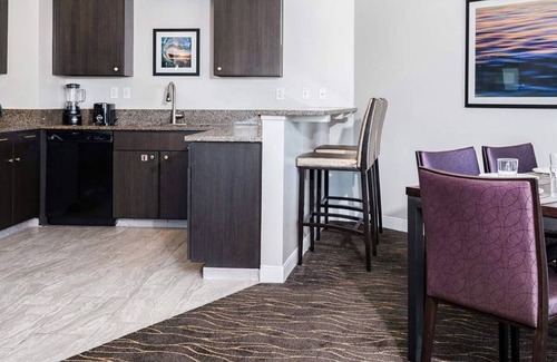 Anaheim Resort Resort | 3 bedroom Dolphin Cove located just down the road from Disney!