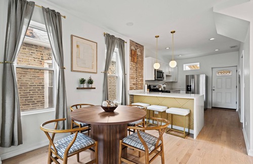 Pilsen Apartment | 3-Bedroom Duplex Luxury Apartment with King Suite