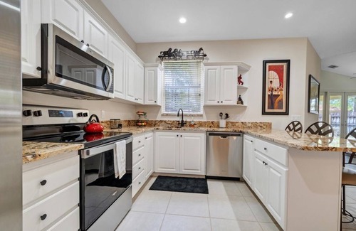 Greenview Shores Apartment | 3 Bedroom Duplex triplex 435233 by Houzlet