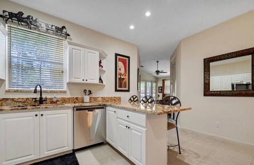Greenview Shores Apartment | 3 Bedroom Duplex triplex 435233 by Houzlet