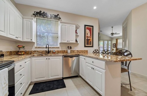 Greenview Shores Apartment | 3 Bedroom Duplex triplex 435233 by Houzlet