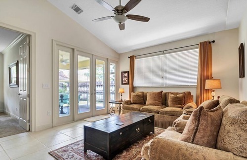 Greenview Shores Apartment | 3 Bedroom Duplex triplex 435233 by Houzlet