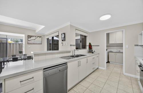 Mandurah Apartment | 3-Bedroom Escape with Outdoor Living Area