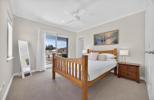 Mandurah Apartment | 3-Bedroom Escape with Outdoor Living Area