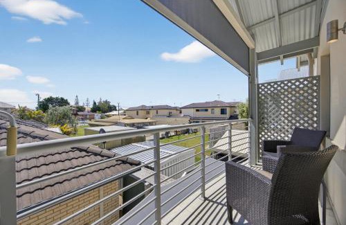 Mandurah Apartment | 3-Bedroom Escape with Outdoor Living Area