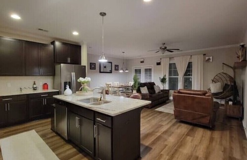 Pooler House | 3-Bedroom Executive Rental just 19 minutes from River Street