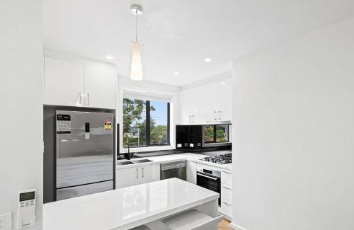Hughesdale Apartment | 3 bedroom family apartment near Chadstone