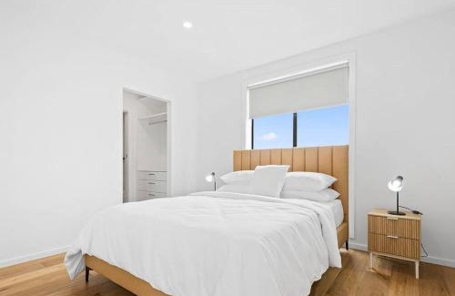 Hughesdale Apartment | 3 bedroom family apartment near Chadstone