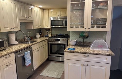 Medford Street - The Neck House | 3-bedroom family friendly house in historic and convenient Charlestown