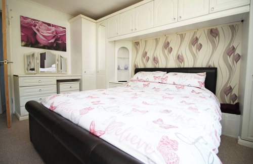 Newport House | 3 Bedroom family home Newport, located next to M4