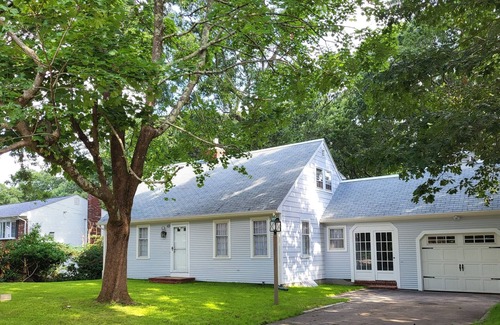 Warwick House | 3 Bedroom Family Home Near East Greenwich RI