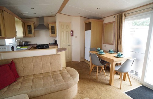 Heacham Ski Chalet | 3 Bedroom family van , linen inc Pets go free