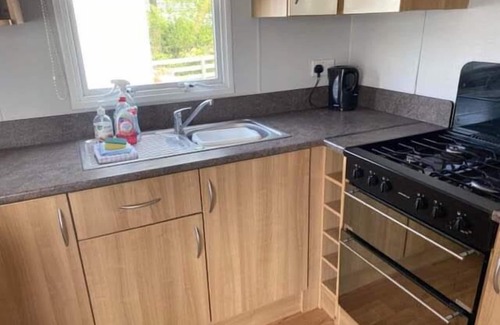 Heacham Ski Chalet | 3 Bedroom family van , linen inc Pets go free