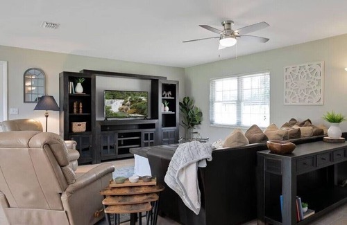 Fellowship Other | 3 bedroom farmhouse in pleasant Ocala within walking distance to the WEC