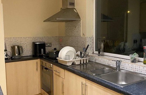 Cradley Apartment | 3 bedroom flat, 2 minutes drive to longbridge, Birmingham train station,