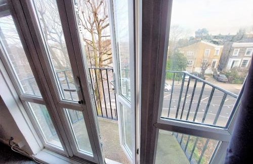 Haggerston Apartment | 3 bedroom Flat in Hoxton London