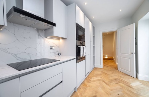 Vincent Square Apartment | 3 Bedroom Flat With Patio in Central London