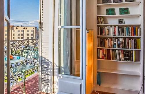 1st Arrondissement Apartment | 3 bedroom gorgeous apartment in Marseille