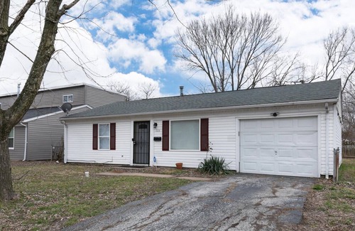 Cahokia House | 3 Bedroom Highway Accessible St Louis Missouri