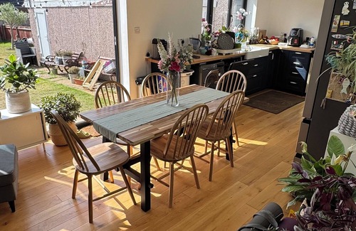 Hove House | 3 Bedroom Home at Hove with Garden & Cats