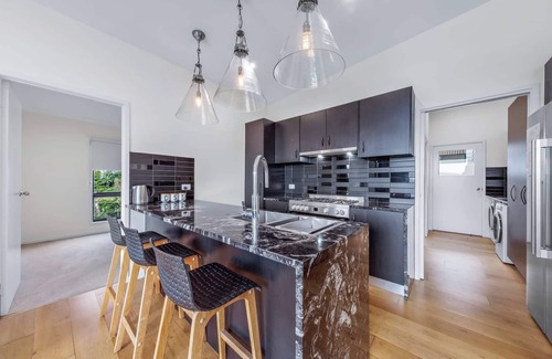 Airlie Beach House | 3 Bedroom Holiday Home, Valley Views in the heart of Airlie Beach