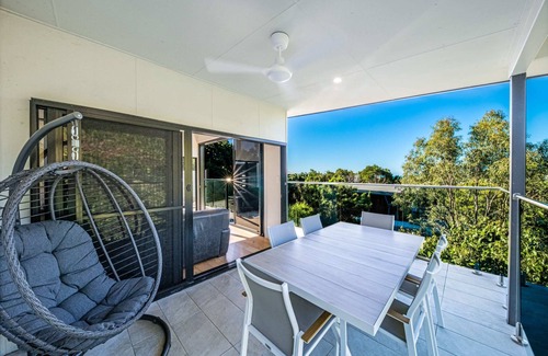 Airlie Beach House | 3 Bedroom Holiday Home, Valley Views in the heart of Airlie Beach
