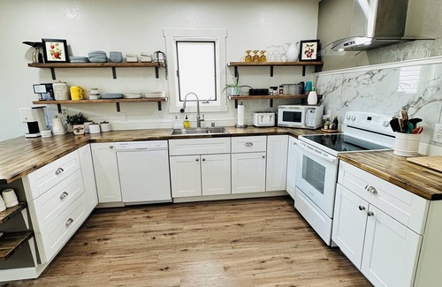 Somers House | 3-bedroom home by Flathead Lake with AC, WiFi, fenced in backyard, Pet Friendly