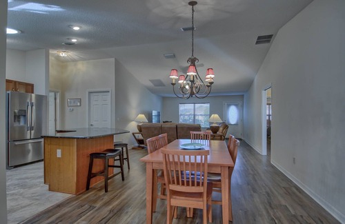 Duval House | 3 BEDROOM HOME GREAT LOCATION 4 SEAT GAS CART NEAR LAKE SUMTER LANDING