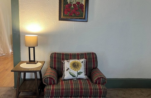 Fitzgerald House | 3 bedroom home in downtown Fitzgerald. Nice quiet neighborhood. Fenced backyard