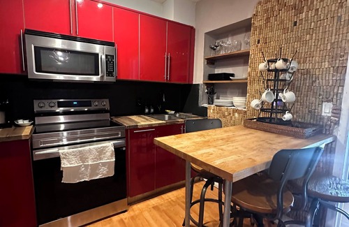 Southwest Coconut Grove Ski Chalet | 3-bedroom home in fabulous Coconut Grove Miami with amazing private pool