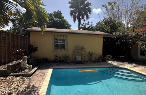 Southwest Coconut Grove Ski Chalet | 3-bedroom home in fabulous Coconut Grove Miami with amazing private pool