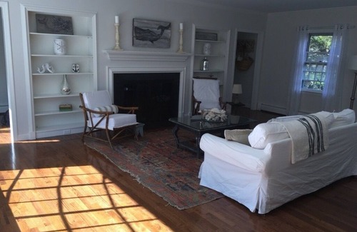 Osterville House | 3-bedroom home in heart of Osterville, quite neighborhood - 1 summer week left