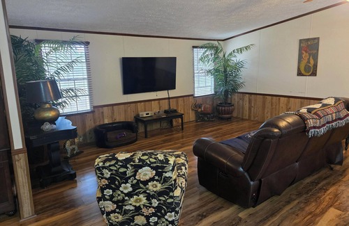 Lake City House | 3-bedroom home in rural Lake City near the Suwannee River and the Florida Trail